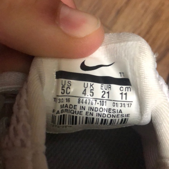 Nike’s - Picture 5 of 5